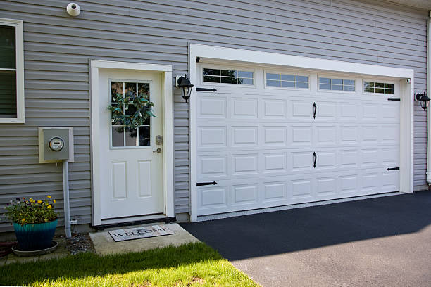 24/7 Emergency Garage Door Panel Replacement experts in Yarrow Point, WA